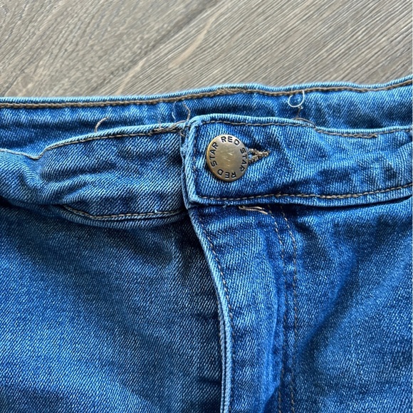 Medium wash Jean shorts - Picture 2 of 3